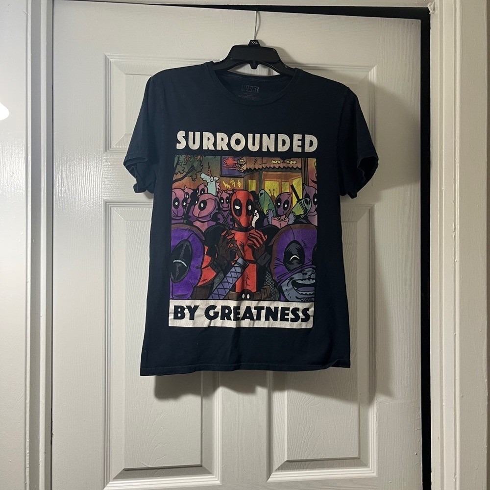 Marvel Deadpool Surrounded By Greatness Graphic T-Shirt Black Small S Mens